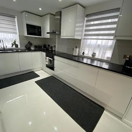 1 Bedroom Property In East London Exterior photo
